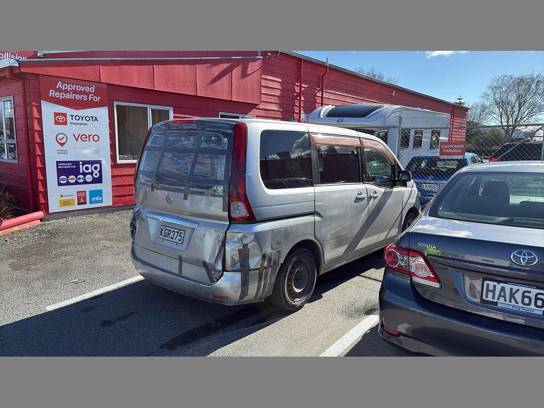 Photo '5' of Nissan Serena Photo '5' of Nissan Serena