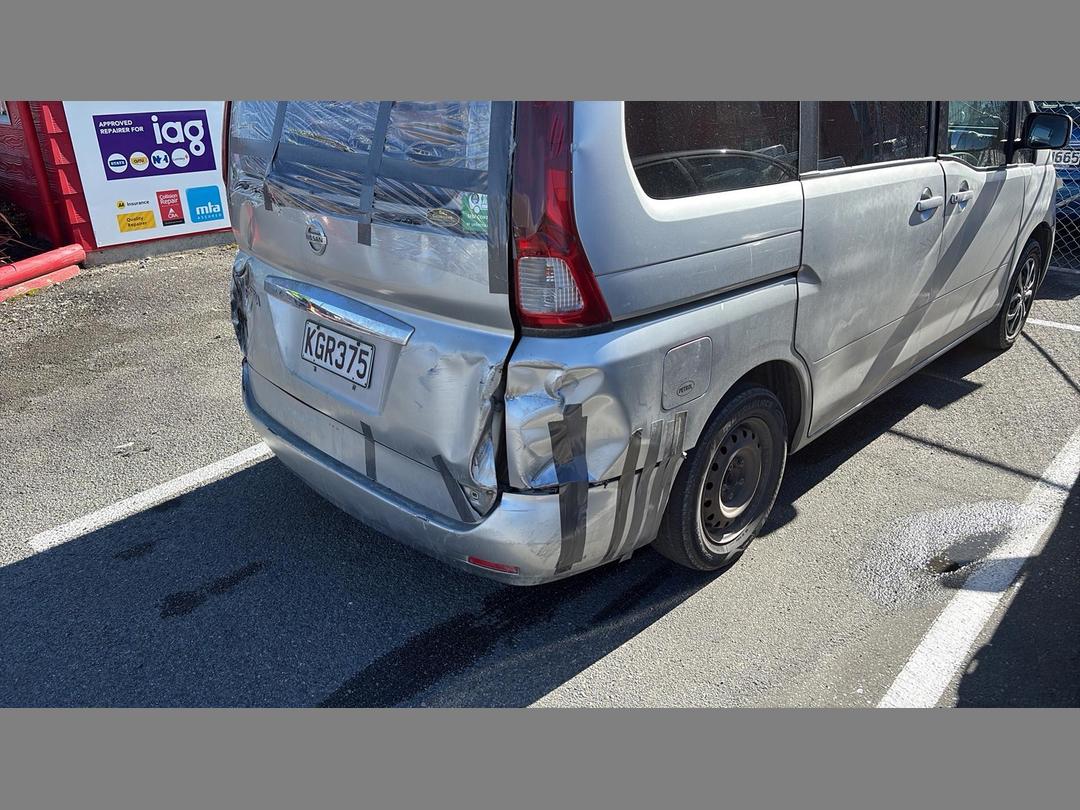 Photo '6' of Nissan Serena Photo '6' of Nissan Serena