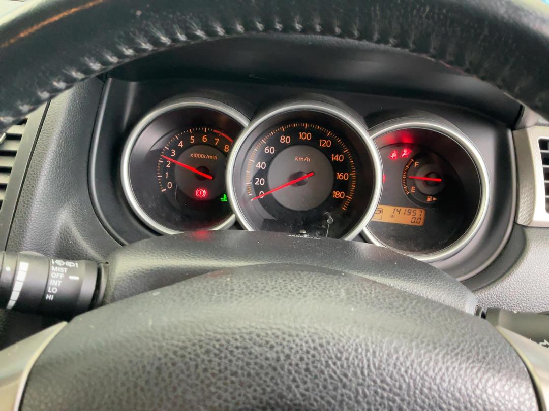 Photo '36' of Nissan Tiida