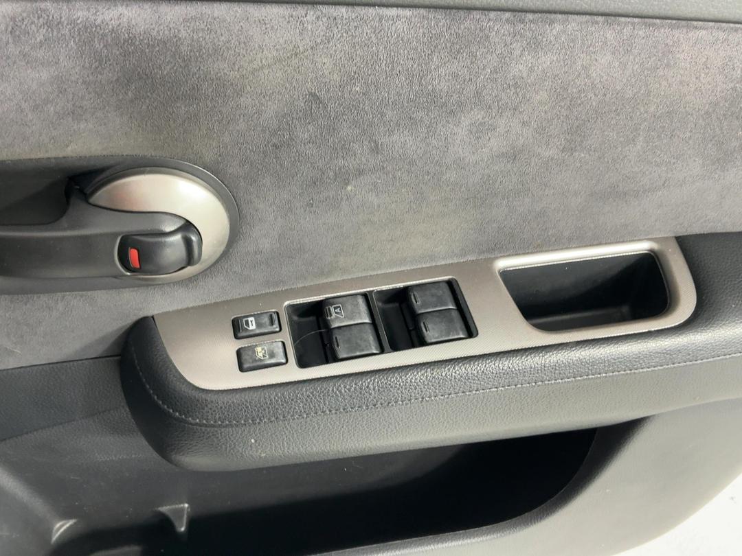 Photo '23' of Nissan Tiida