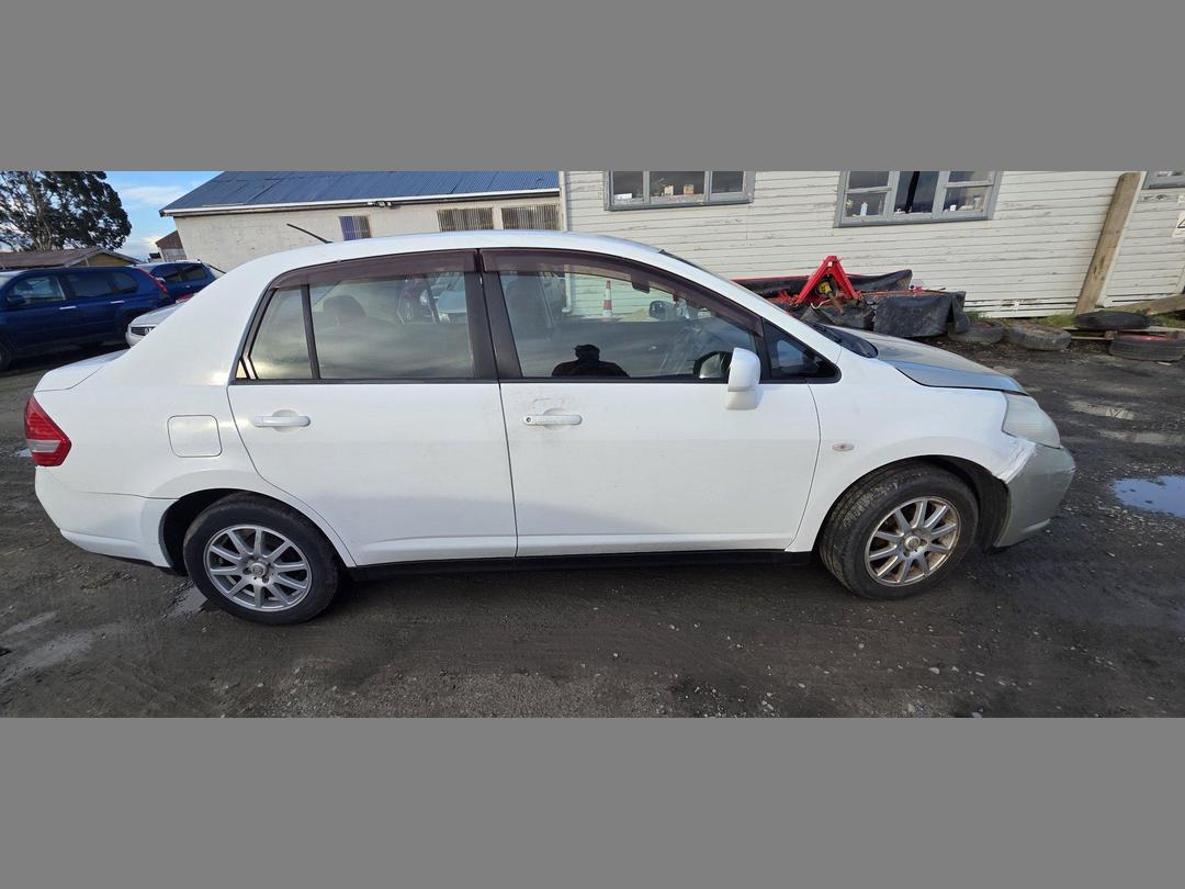 Photo '15' of Nissan Tiida Latio Photo '15' of Nissan Tiida Latio