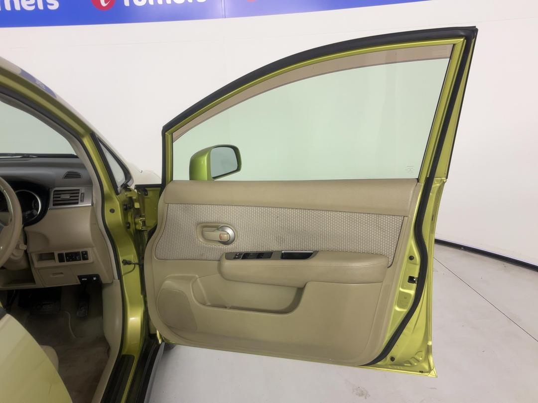 Photo '15' of Nissan Tiida
