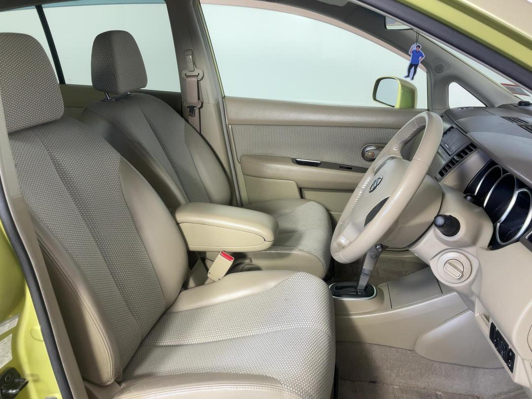 Photo '16' of Nissan Tiida