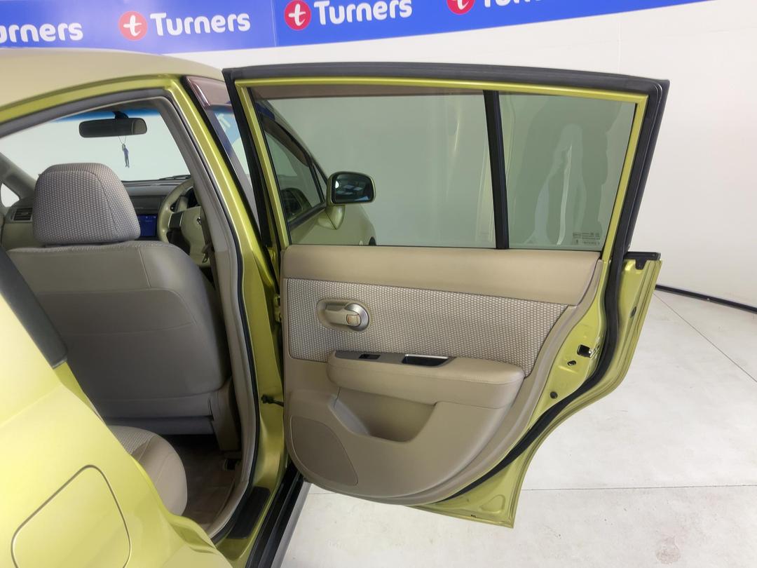 Photo '19' of Nissan Tiida