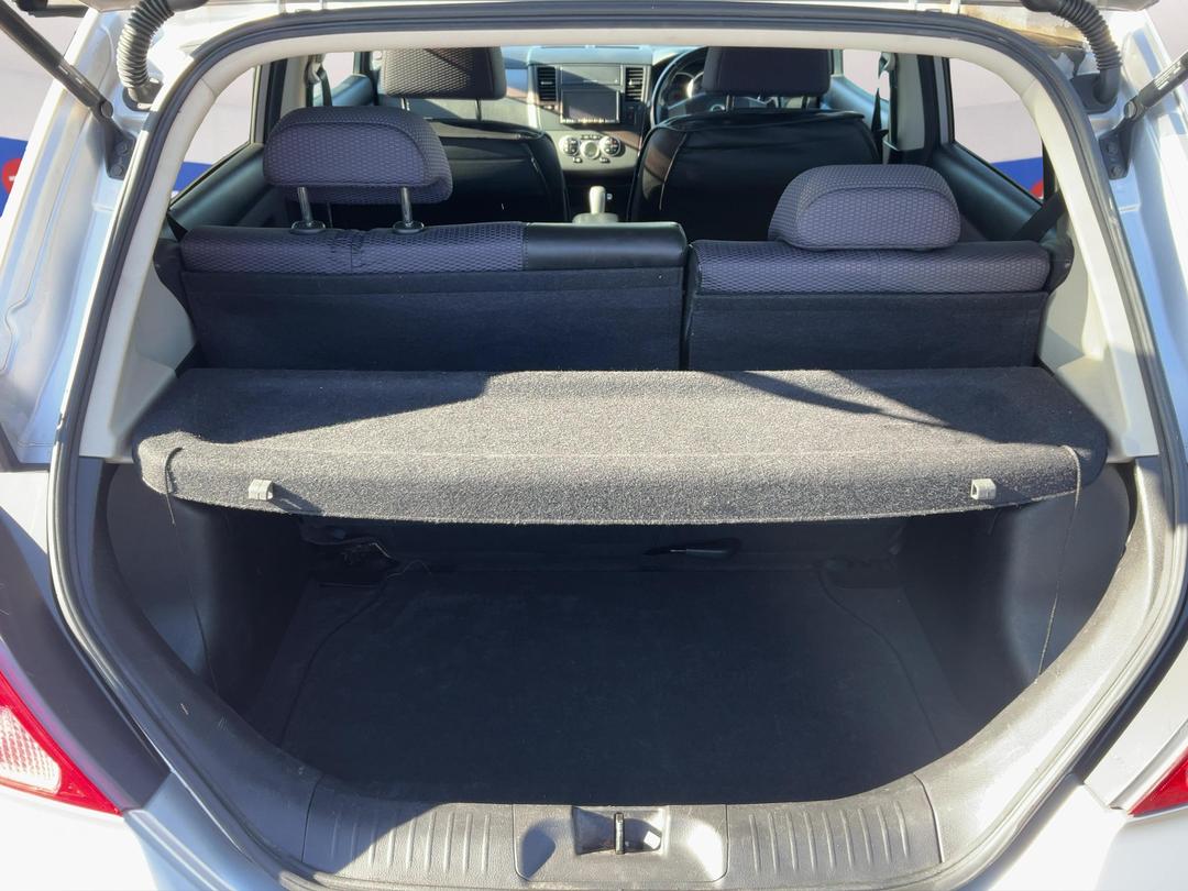 Photo '14' of Nissan Tiida