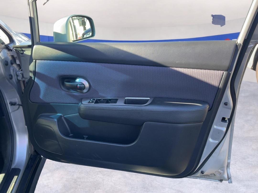 Photo '15' of Nissan Tiida