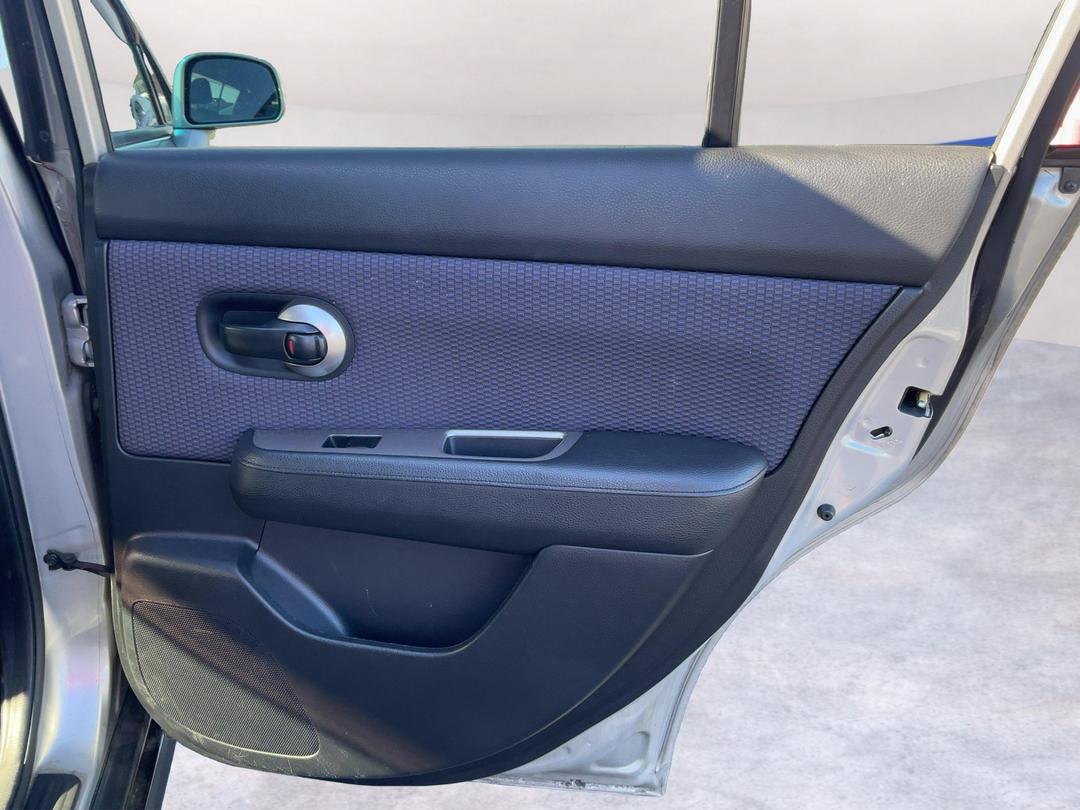 Photo '19' of Nissan Tiida