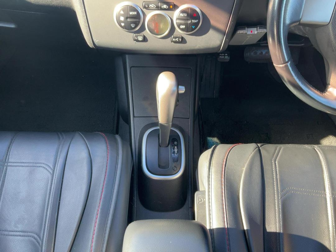 Photo '18' of Nissan Tiida