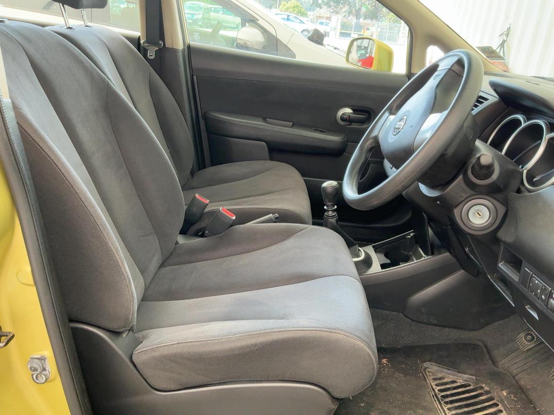 Photo '8' of Nissan Tiida ST Photo '8' of Nissan Tiida ST