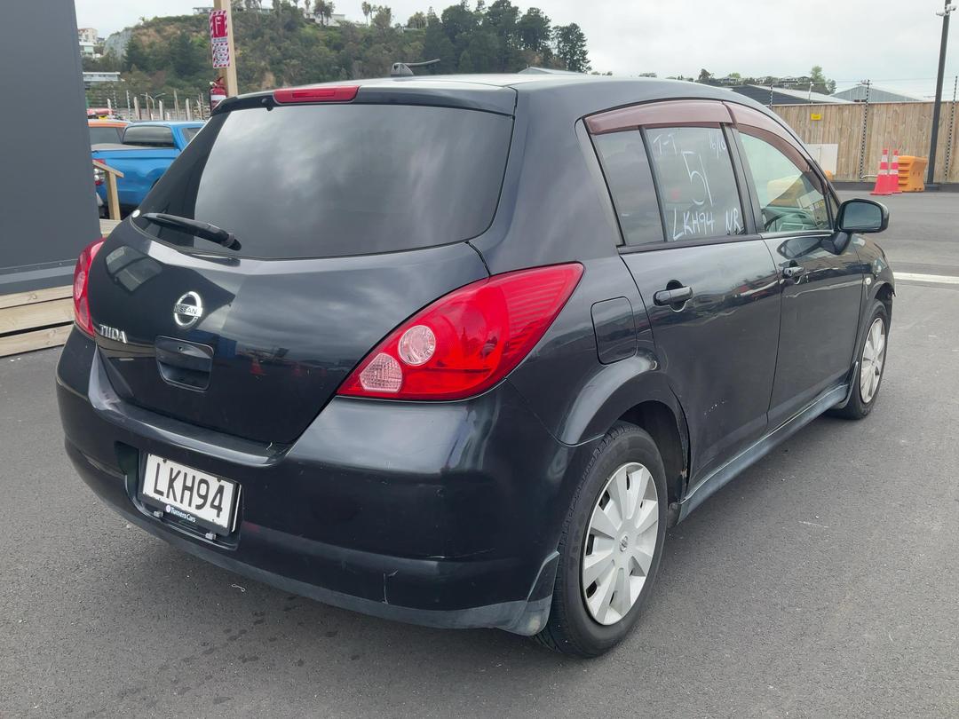Photo '8' of Nissan Tiida Photo '8' of Nissan Tiida