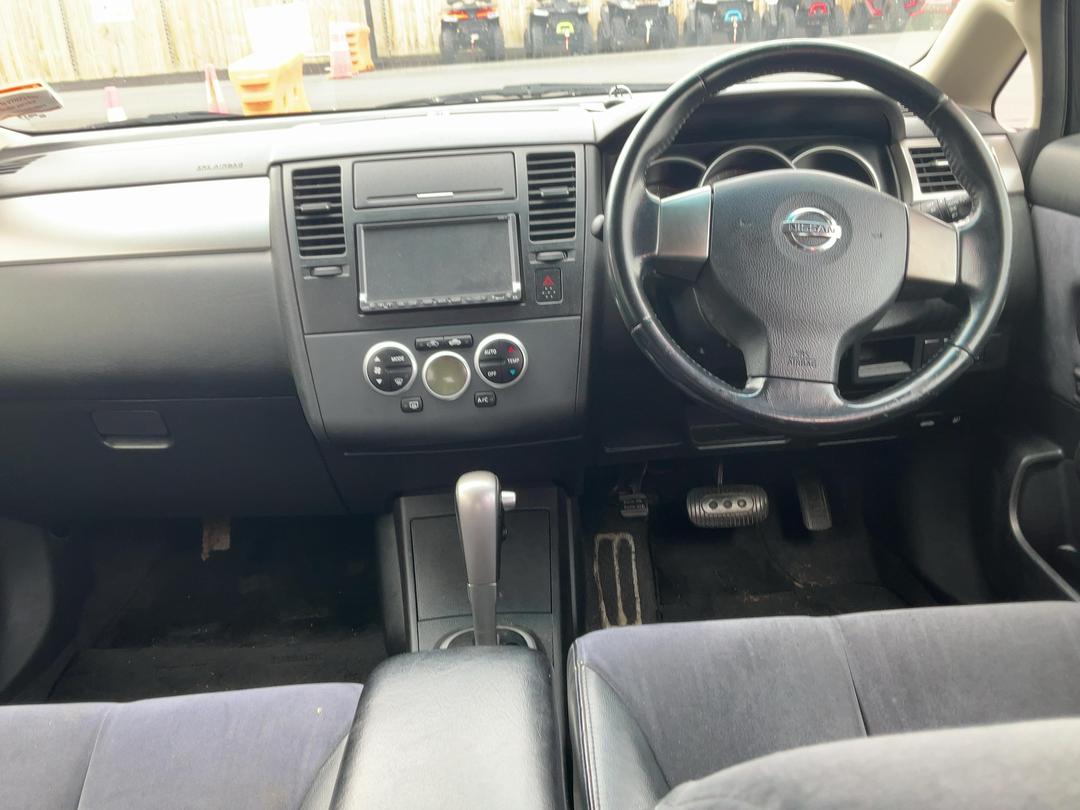 Photo '10' of Nissan Tiida Photo '10' of Nissan Tiida