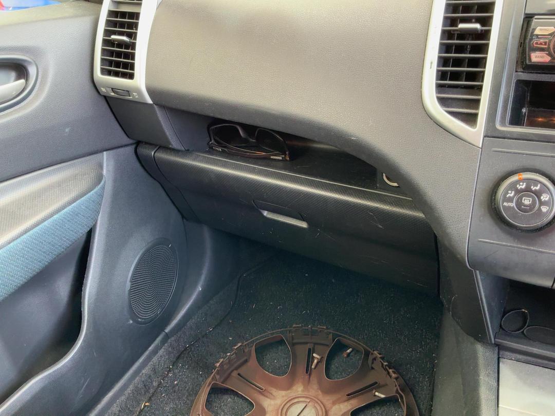 Photo '18' of Nissan Wingroad Photo '18' of Nissan Wingroad