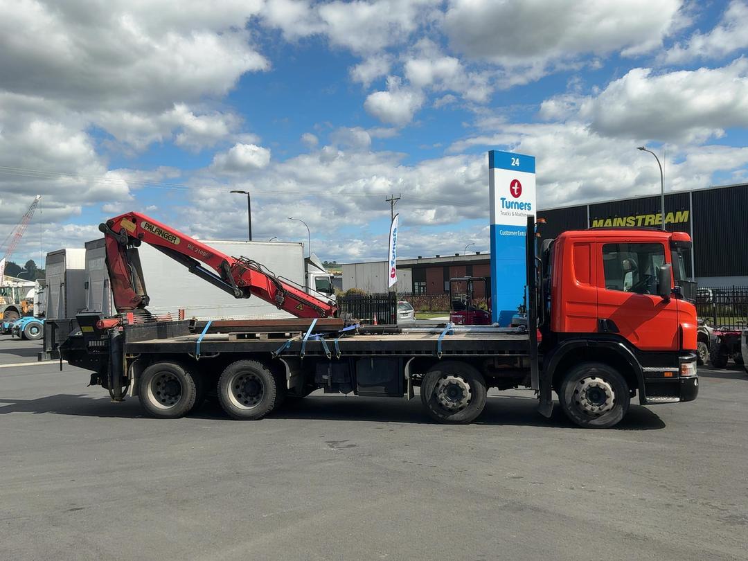 Photo '3' of SCANIA P420 Flat Deck Crane