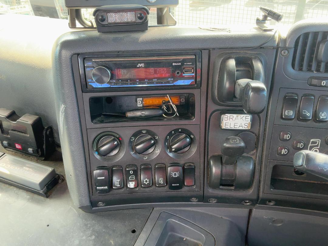 Photo '13' of SCANIA P420 Flat Deck Crane