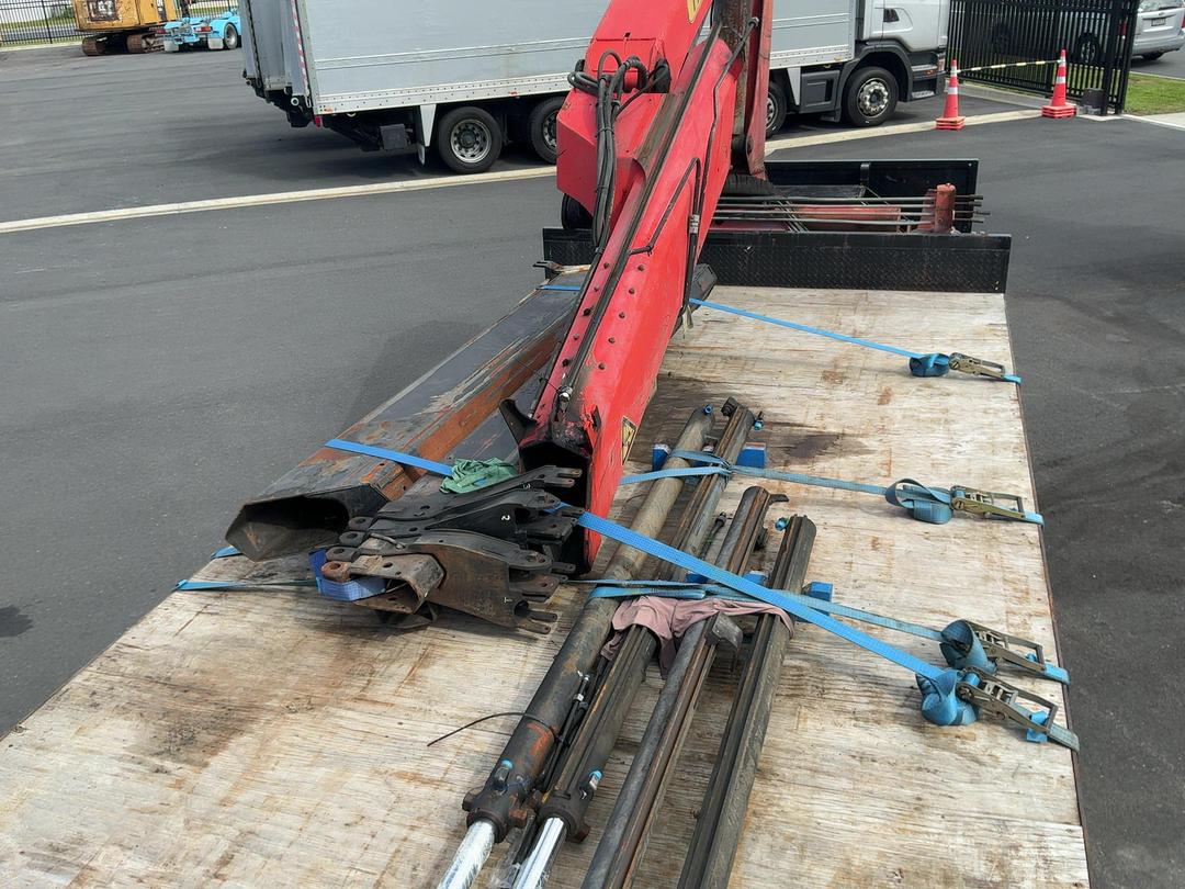 Photo '19' of SCANIA P420 Flat Deck Crane