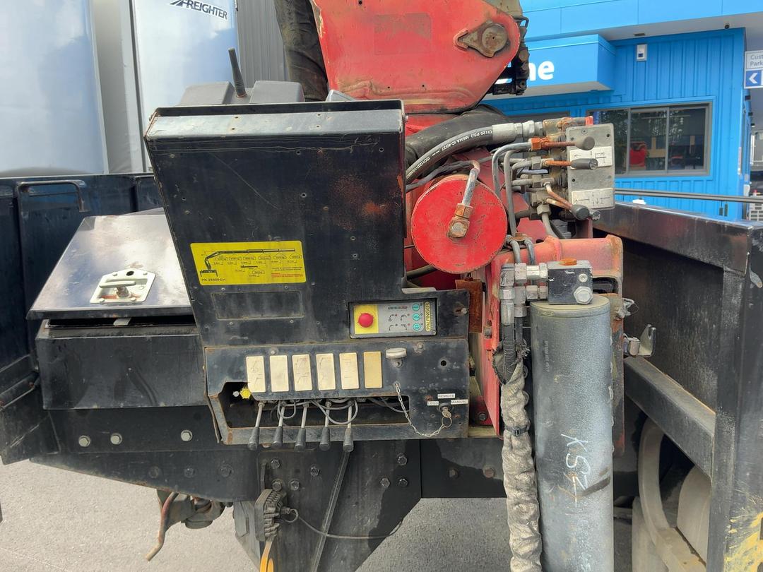 Photo '30' of SCANIA P420 Flat Deck Crane
