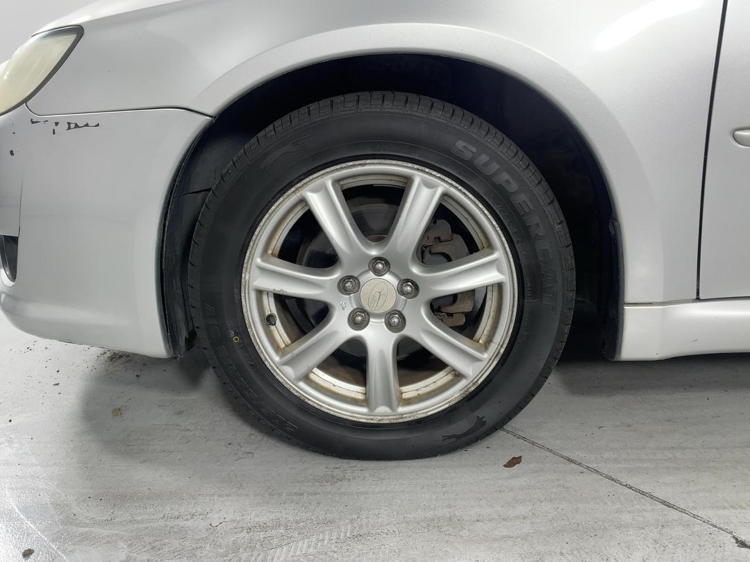 Photo '10' of Subaru Legacy