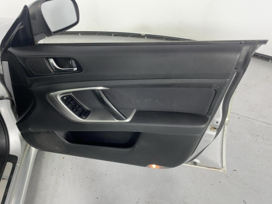 Photo '15' of Subaru Legacy