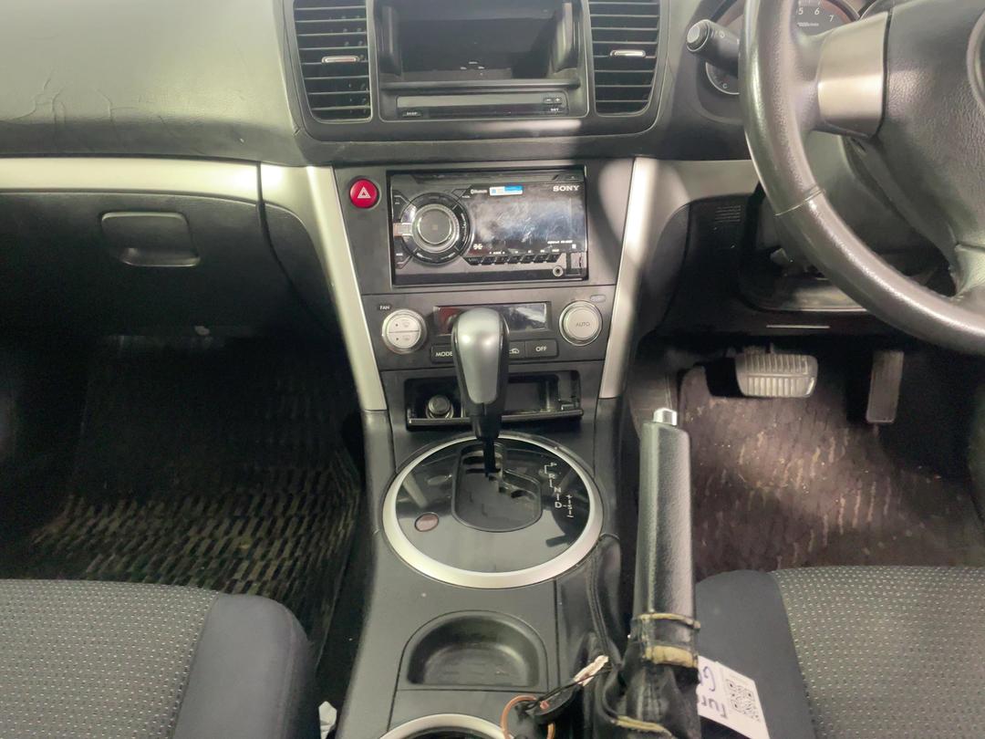 Photo '18' of Subaru Legacy