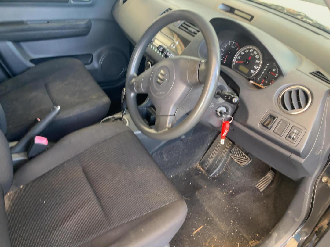 Photo '8' of Suzuki Swift