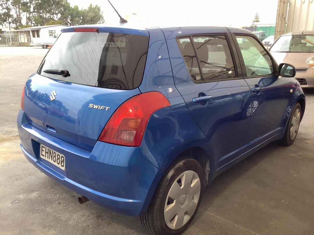 Photo '4' of Suzuki Swift
