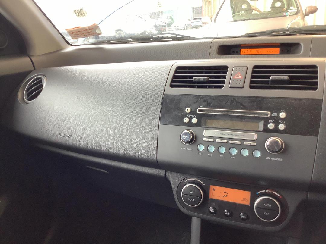 Photo '16' of Suzuki Swift