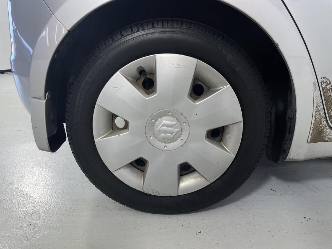 Photo '12' of Suzuki Swift