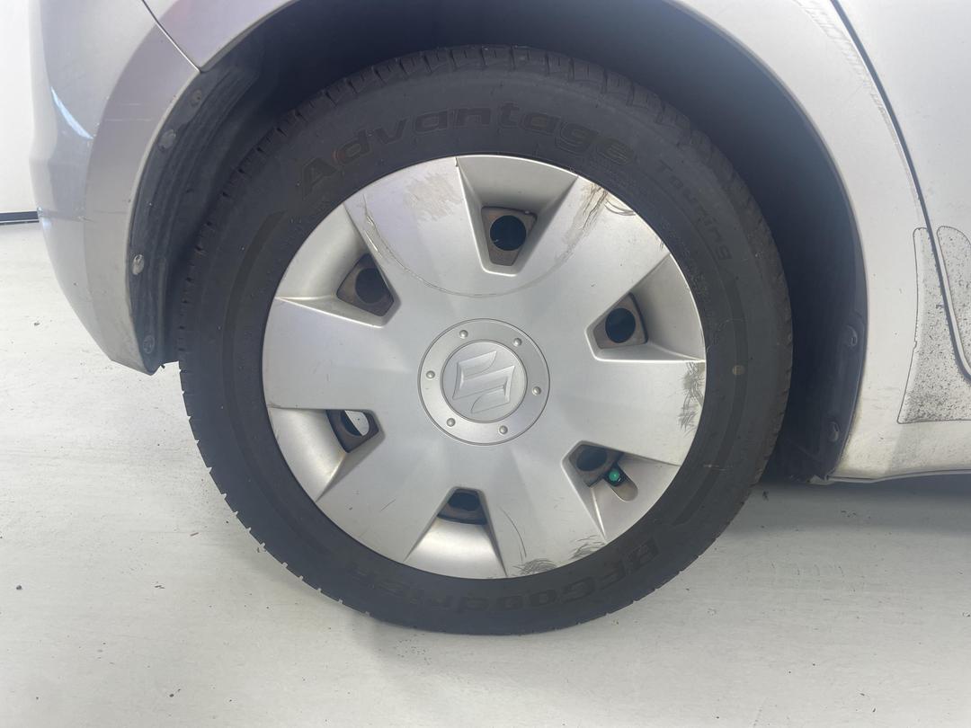 Photo '8' of Suzuki Swift