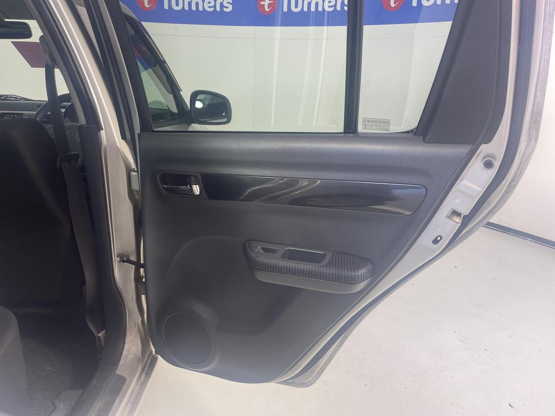 Photo '16' of Suzuki Swift