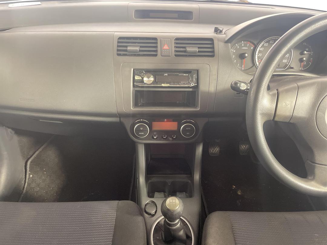 Photo '19' of Suzuki Swift