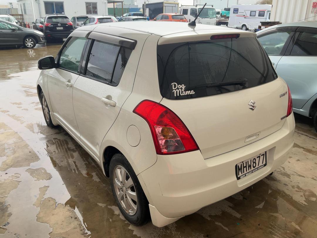 Photo '5' of Suzuki Swift