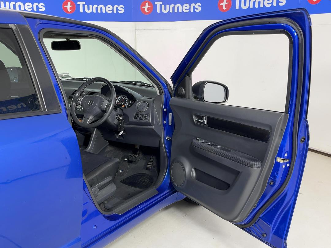 Photo '15' of Suzuki Swift
