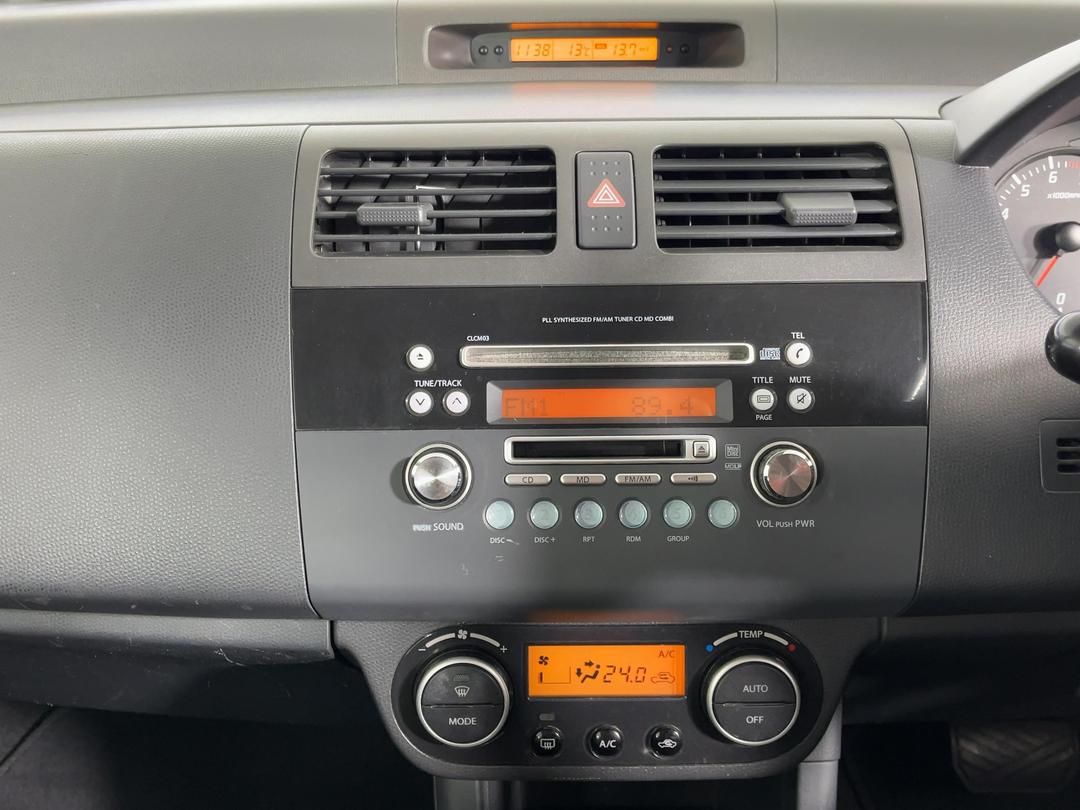 Photo '18' of Suzuki Swift