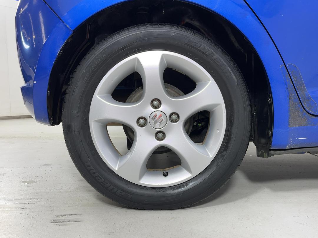 Photo '12' of Suzuki Swift