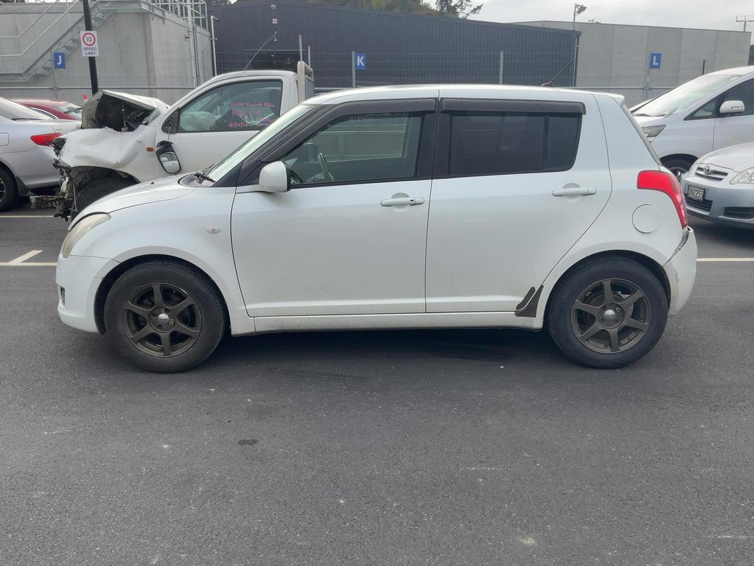 Photo '5' of Suzuki Swift Photo '5' of Suzuki Swift