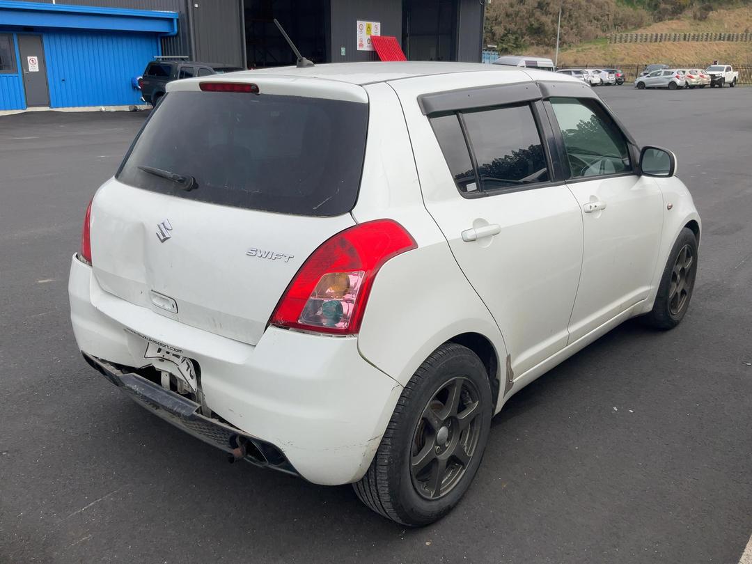 Photo '8' of Suzuki Swift Photo '8' of Suzuki Swift