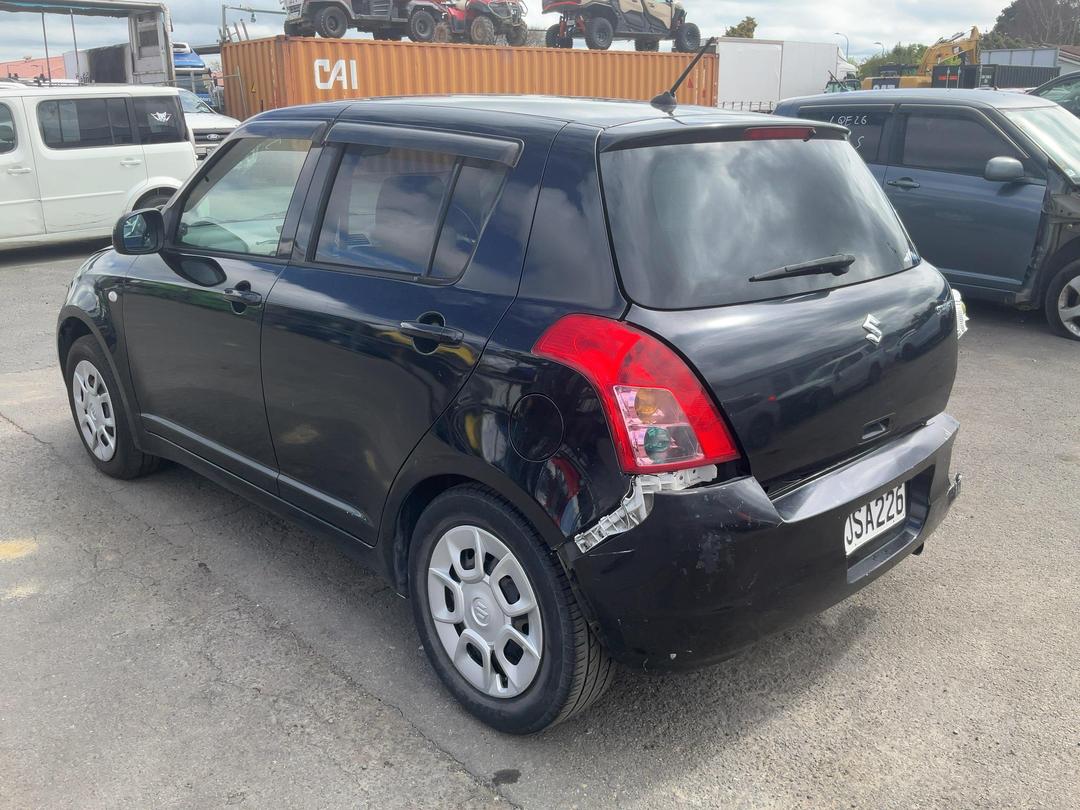 Photo '6' of Suzuki Swift