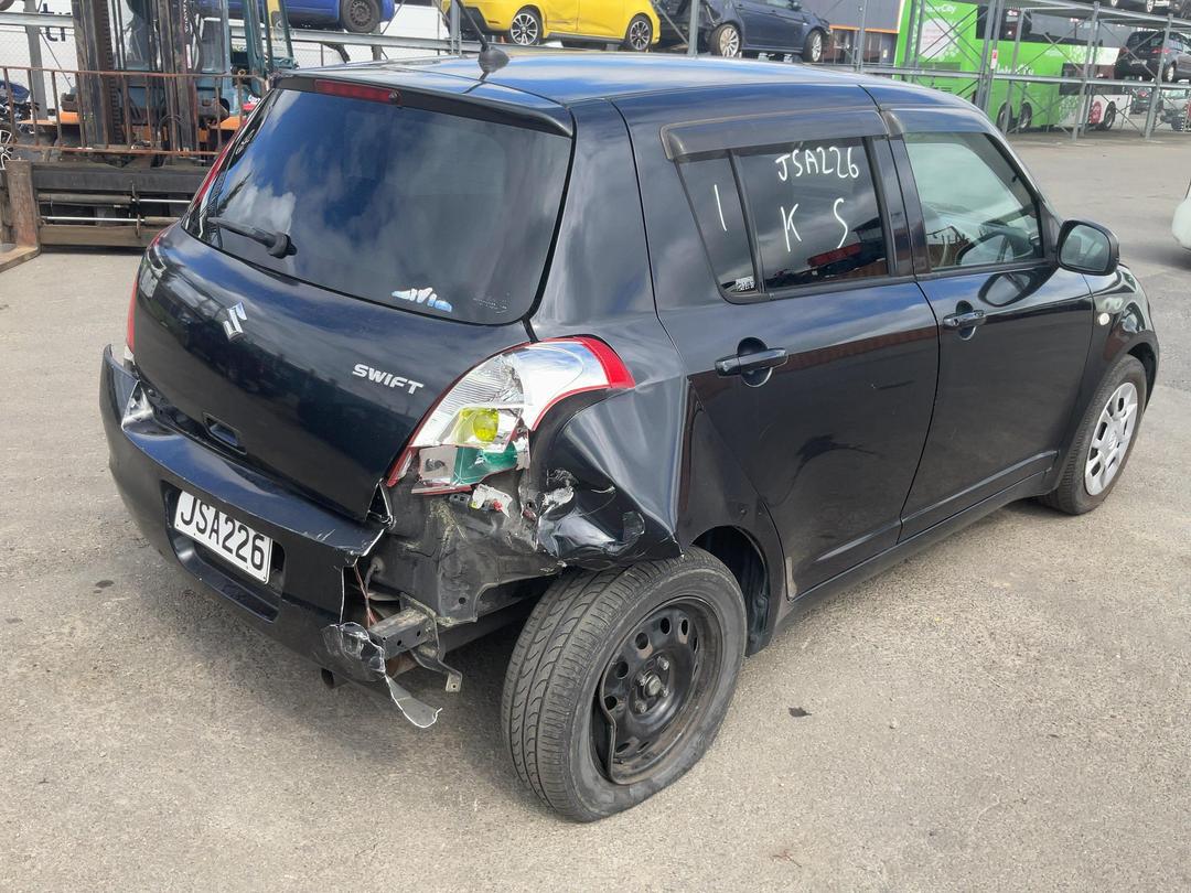 Photo '8' of Suzuki Swift