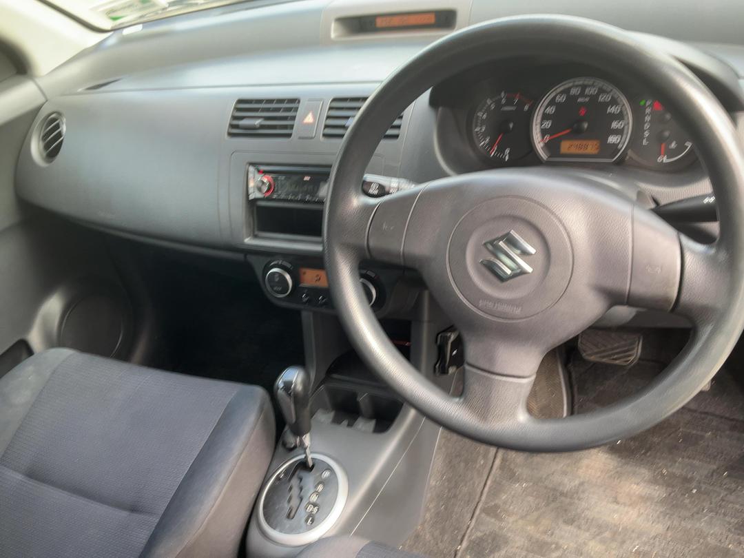 Photo '12' of Suzuki Swift