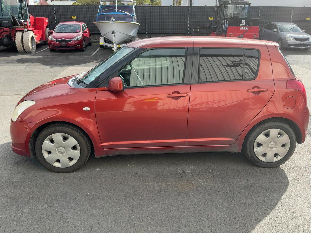 Photo '4' of Suzuki Swift XG Photo '4' of Suzuki Swift XG