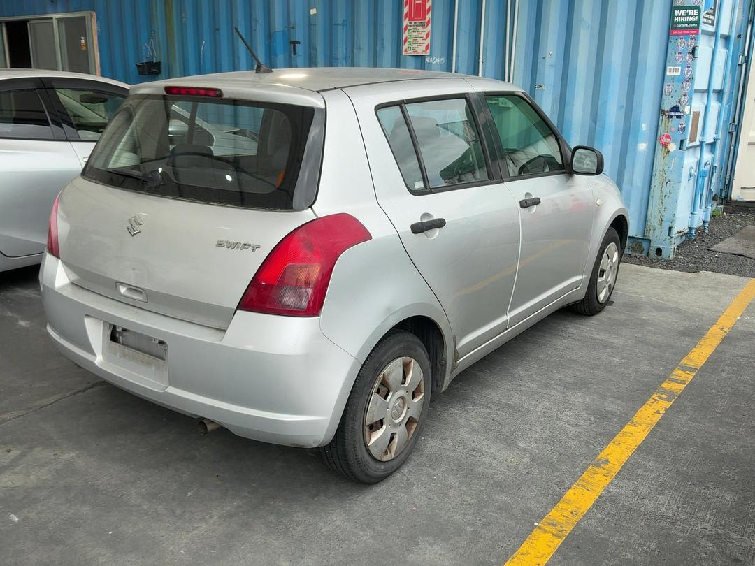 Photo '7' of Suzuki Swift Photo '7' of Suzuki Swift