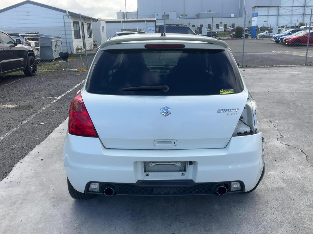 Photo '5' of Suzuki Swift Photo '5' of Suzuki Swift