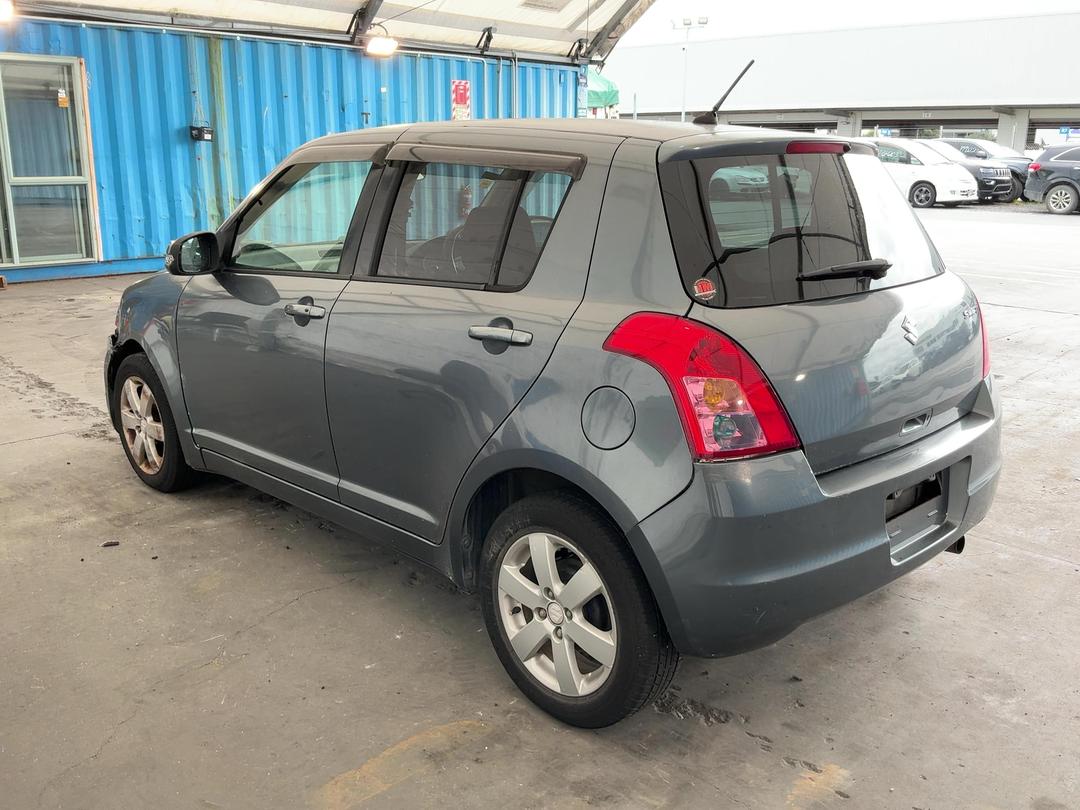 Photo '13' of Suzuki Swift