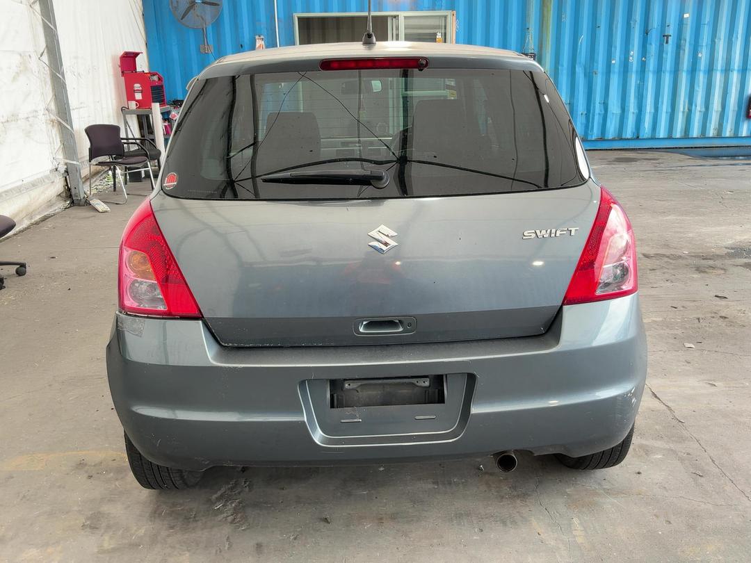Photo '15' of Suzuki Swift