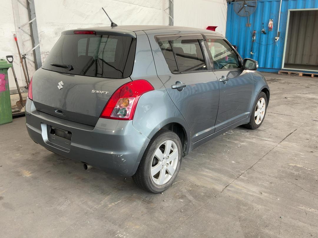 Photo '18' of Suzuki Swift