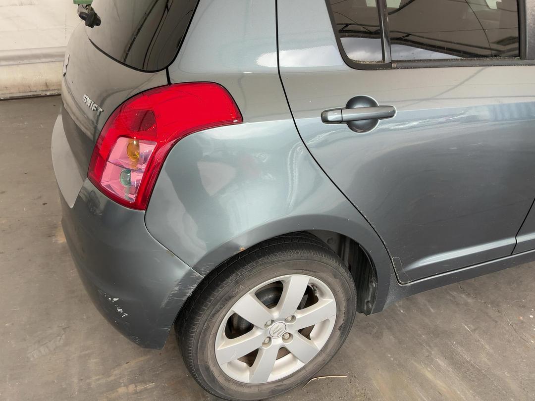 Photo '19' of Suzuki Swift