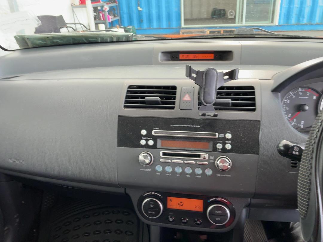 Photo '29' of Suzuki Swift
