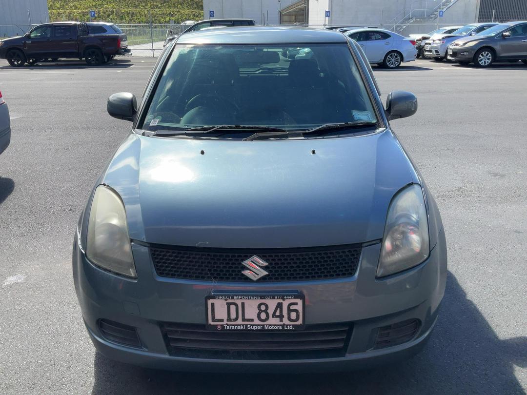 Photo '3' of Suzuki Swift Photo '3' of Suzuki Swift