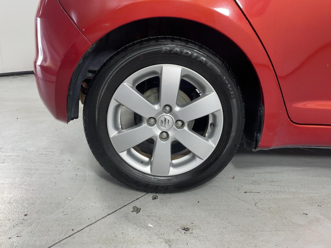 Photo '12' of Suzuki Swift