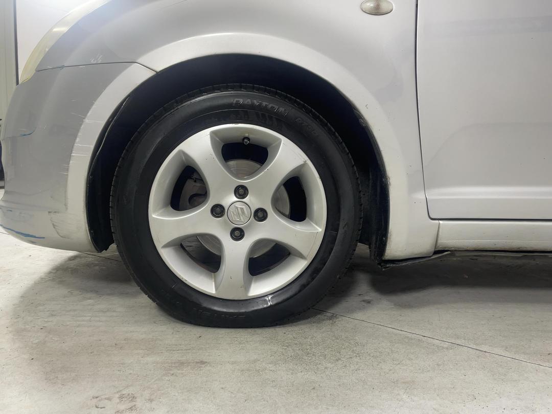 Photo '10' of Suzuki Swift